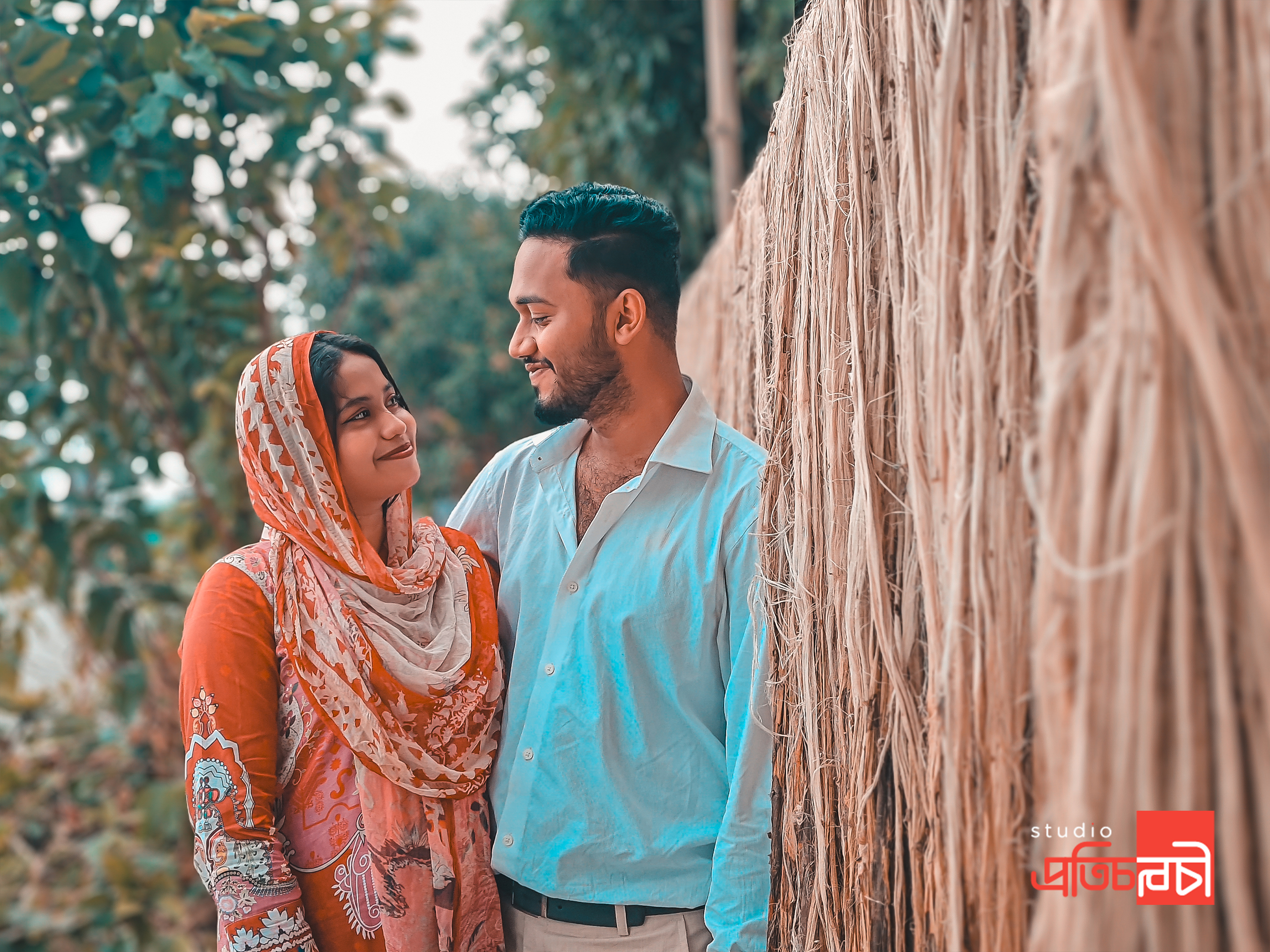 চোখে চোখে গল্প